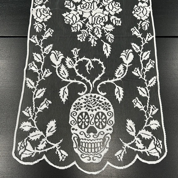 Lace Skull and Rose Table Runner - Picture 1 of 4